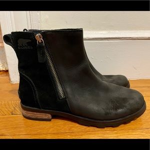 Sorel Chelsea style boots
